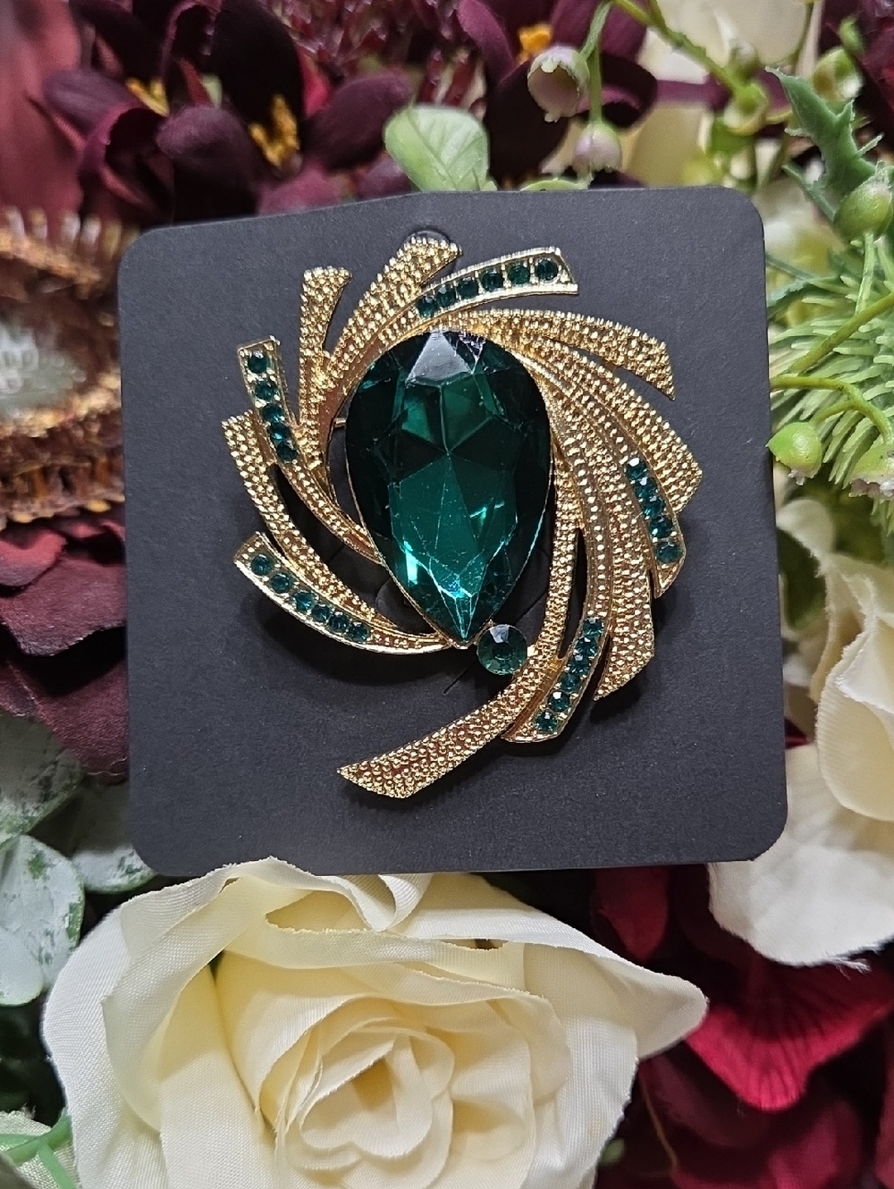 Gold and Emerald Teardrop Brooch - Women Jewelry